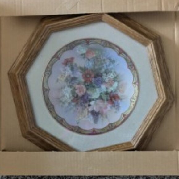 Framed Decorative Collector's plate. Framed - NEW - Picture 1 of 7